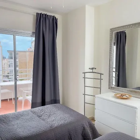 클럽 마리티모 앳 론다 쓰리 *