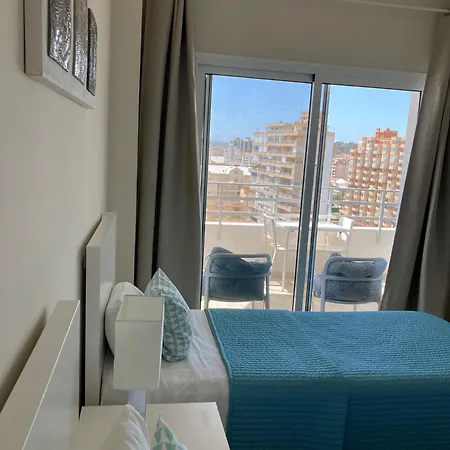 클럽 마리티모 앳 론다 쓰리 *