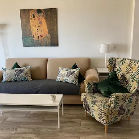 클럽 마리티모 앳 론다 쓰리 * 푸엔히롤라